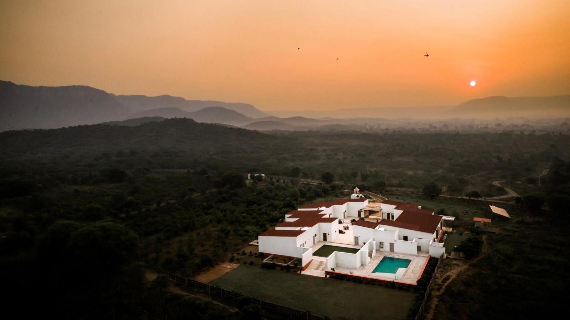 Guldaar Sariska - A Luxury Forest Resort Tehla Eksteriør billede